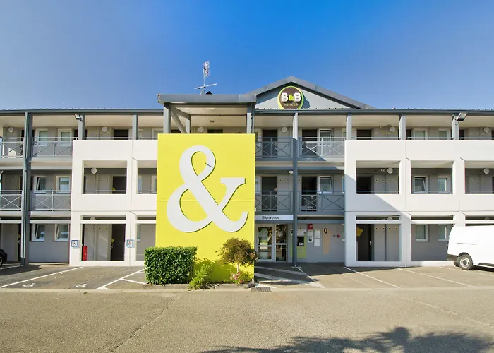 B&B HOTEL CHARTRES Le Forum