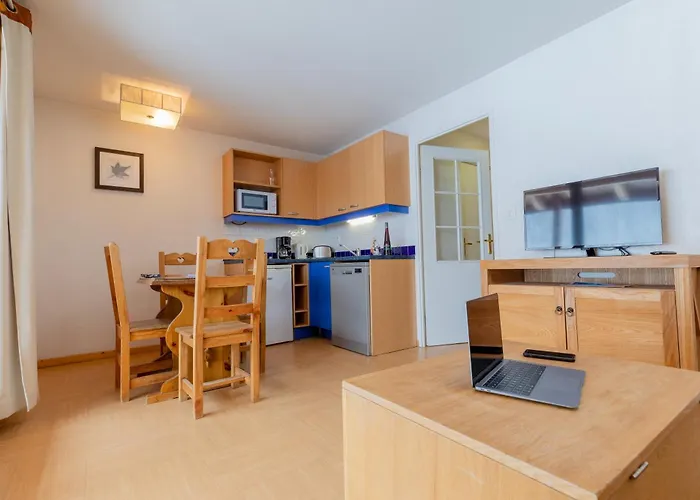 Hôtel bon marché: Madame Vacances Résidence Le Parc Des Airelles