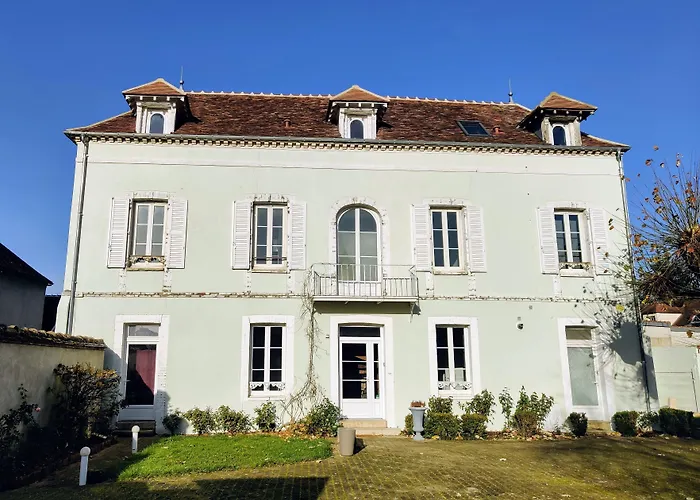 Villa Clément Sens Appart'Hotel