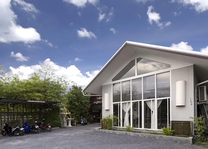 Lantern Hostel And Spa