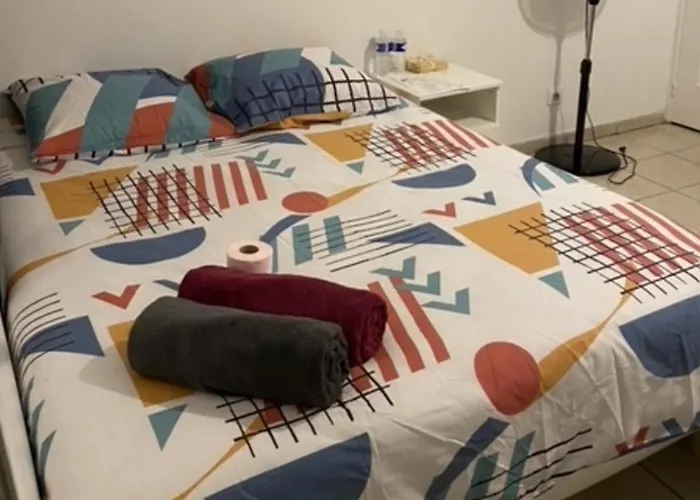Apartment Sleeps 2 With On-Site Parking