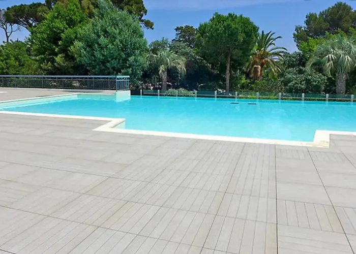 Résidence standing - T2 terrace with pool