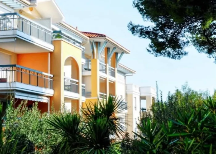 Résidence standing - T2 terrace with pool