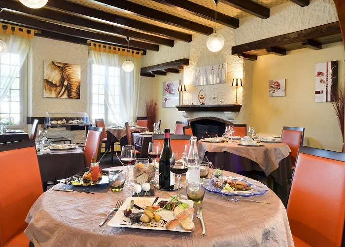 Logis Hôtels Restaurant Le Dauphin