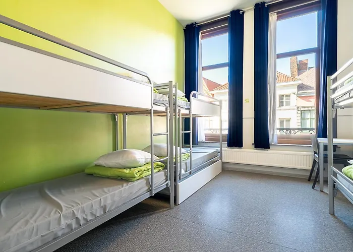 Hotel pres du College: Auberge de Jeunesse de Tournai - Youth Hostel