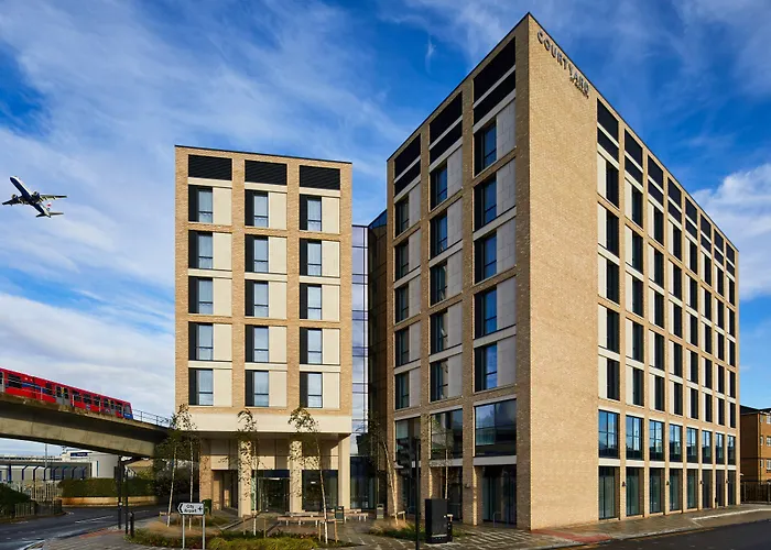 Courtyard By Marriott City Airport