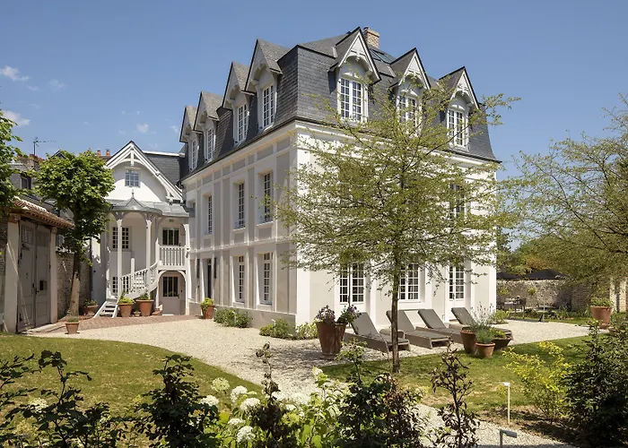 Hôtel casino: Hôtel Saint-Delis - La Maison du Peintre - Relais&Châteaux