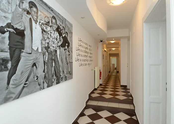 Viva Rooms