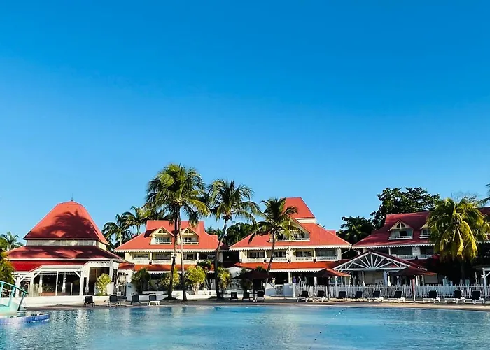 Hôtel 3 étoiles: Sur la Plage P&V Village Vacances Sainte-Anne