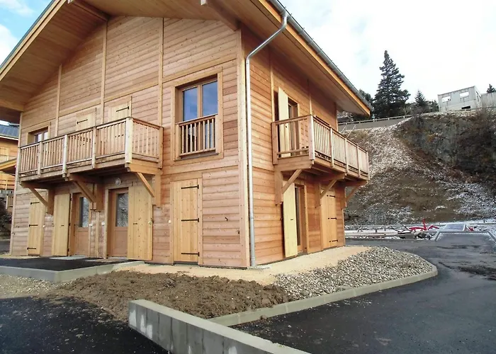 Chalet spacieux à Chamrousse pour 8 personnes sur 3 niveaux - FR-1-549-107