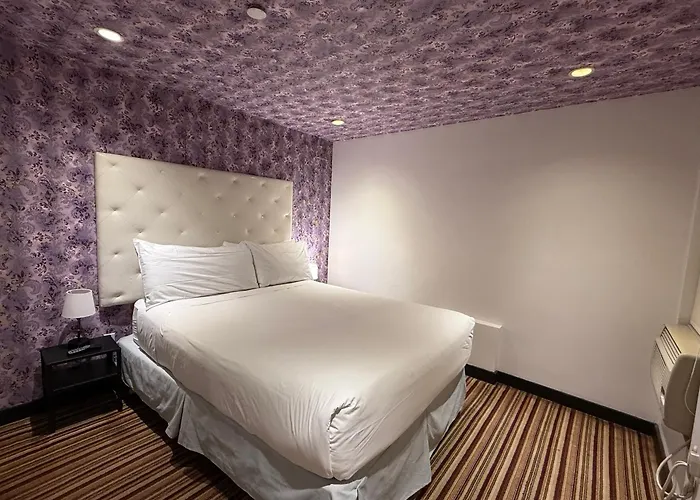 Night Hotel Broadway