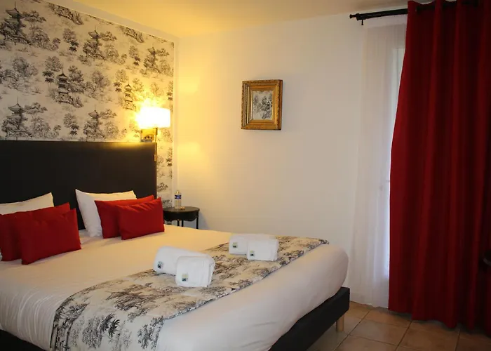 Logis Hôtel La Bastide De Grignan&Restaurant La Chênaie