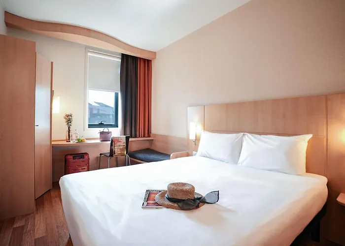  Ibis Porto Centro Sao Bento