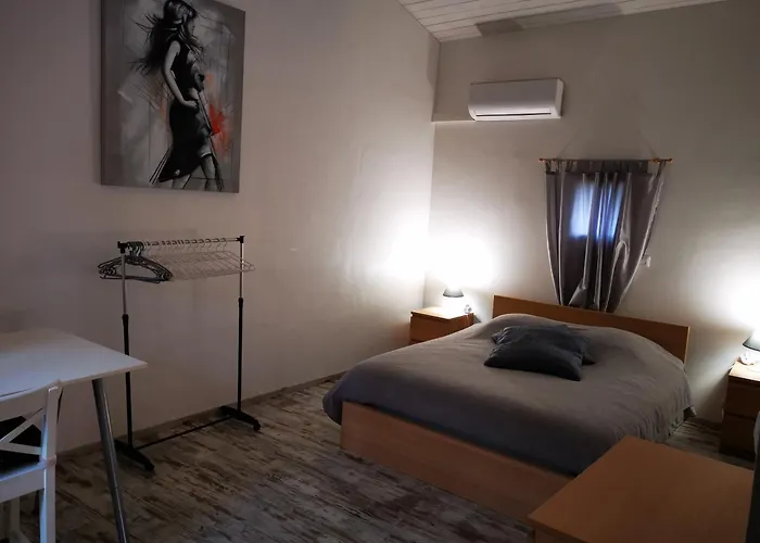 Location de vacances: HELLO Location 15 personnes Draguignan