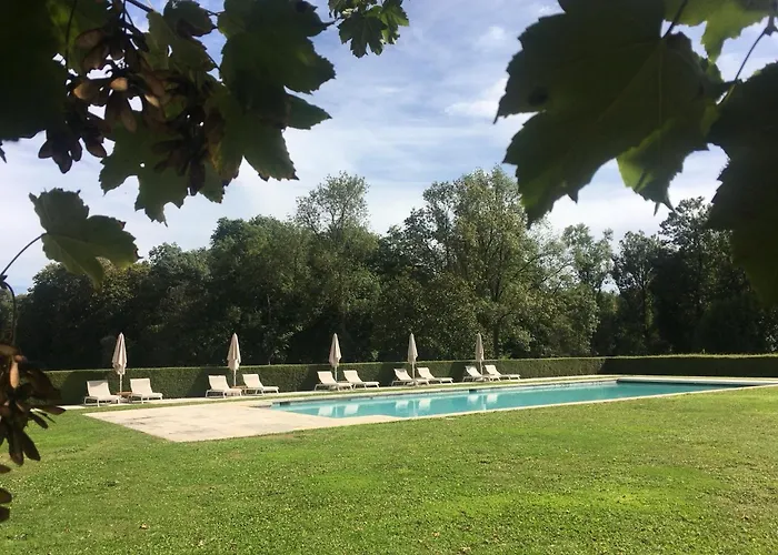 Hôtel central: Château de Perreux, The Originals Collection