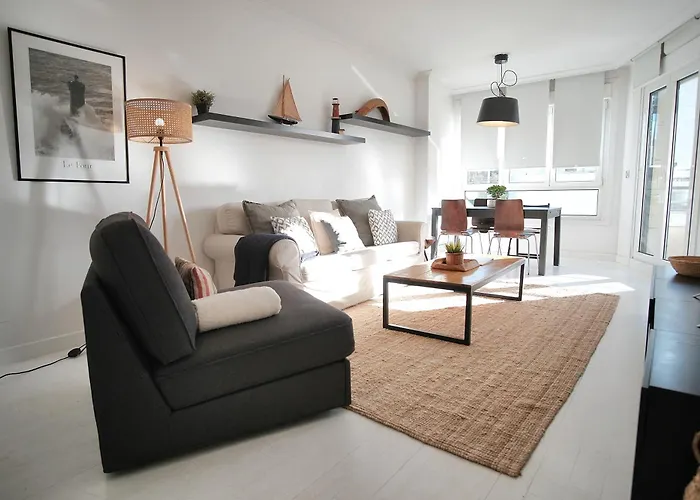 White Cozy Flat In Donostia