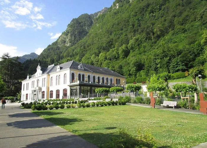 Hôtel pour familles: Charmante maison T8 à Cauterets avec parking - 7 chambres - FR-1-234-244