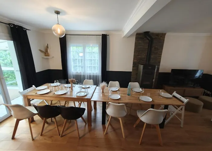 Charming House In The Cabellou On Coastal Trail