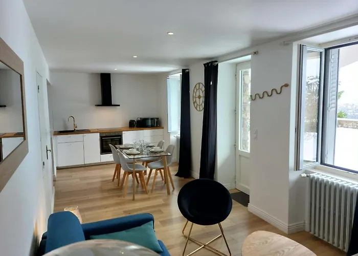 Le Bompard 50 m2 Villa Art Déco Plein centre avec jardin