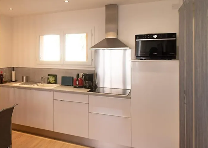 66B - Beautiful Flat 800M From The Sea With Private Parking