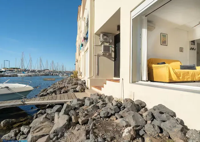 Idéal Couple&Famille, Pied dans l'eau - Vue Mer - Quartier Calme - Wi- Fi Haut Débit - Parking Gratuit - Climatisation - Netflix - Animeaux Acceptés - Prés du Port - Cap d'Agde