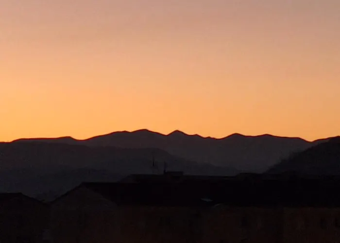 Charmant F2 centre Issoire avec jolie Vue Sancy et Livradois- WiFi