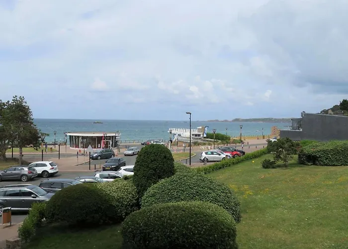 Appartement VUE SUR MER avec terrasse, plage de Trestraou à PERROS-GUIREC - Ref 861