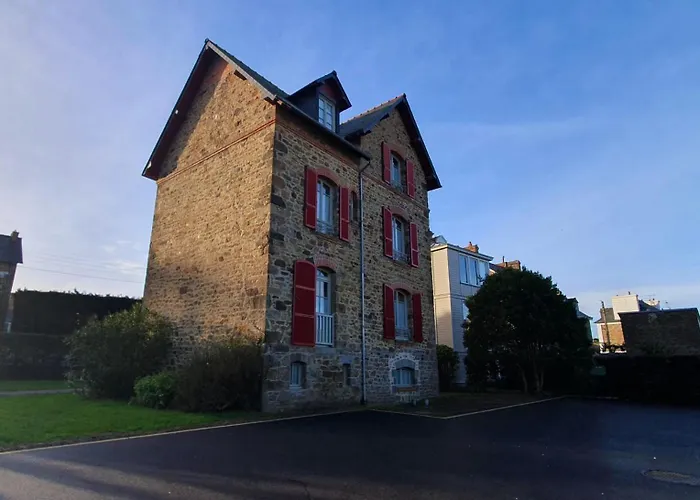 Hotel pres du College: Manoir Le Castel&Villa Beaumaris