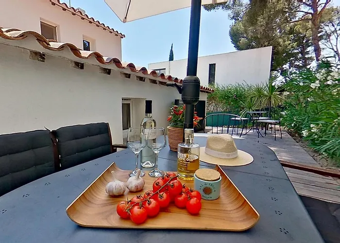 Hotel pres du College: Home Cassis - Maison Julou - Piscine chauffée