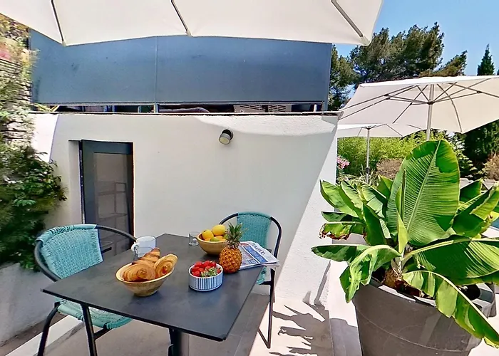 Hotel pres du College: Home Cassis - Maison Julou - Piscine chauffée