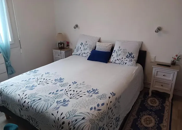 CHAMBRES tout Confort,GARE TGV ,WIFI, Clim, parking, avec pt dejeuner compris