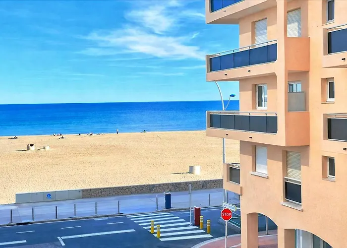 LE COSY- Studio 4 personnes à 30m de la plage, wifi fibre clim netflix