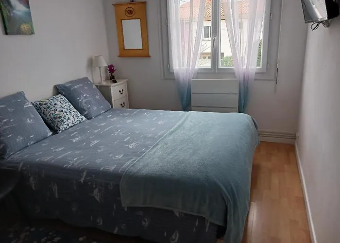 CHAMBRE CONFORTABLE,Près Gare TVG,PARKING,pt déjeuner