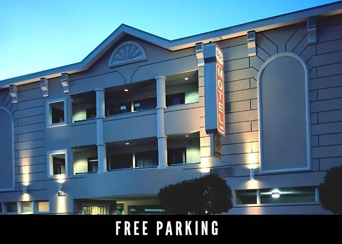 Motel: Nob Hill Motor Inn -Newly Updated Rooms!