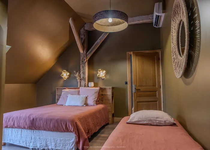 Hotel pres du College: La Grange De Léonie