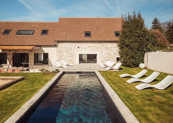 Villa Albertine, 4 chambres en plein cœur de Barbizon proche lisière de Forêt