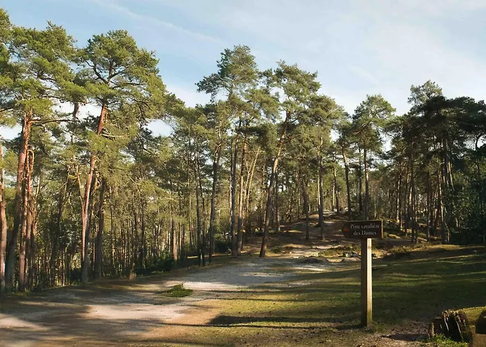Villa Albertine, 4 chambres en plein cœur de Barbizon proche lisière de Forêt