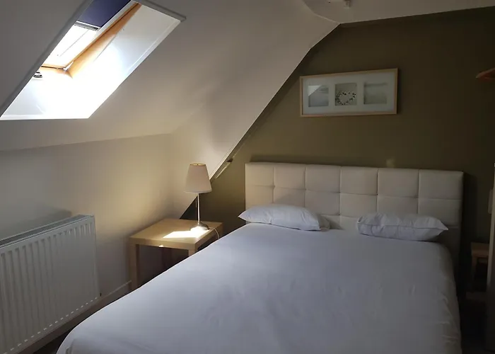 Hôtel Restaurant Les Capucins - Repas Possible