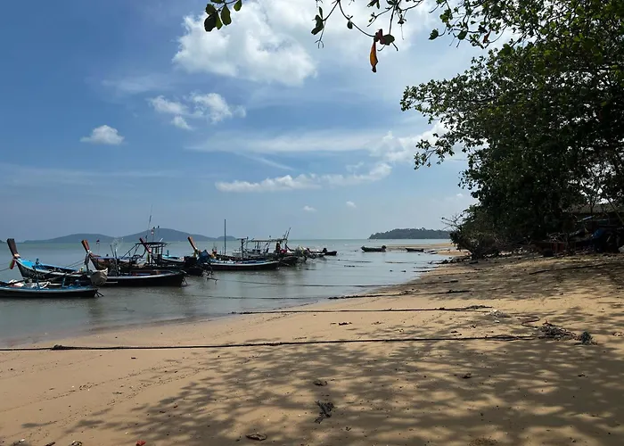  Aqua Resort Phuket - Near Beach And Chalong Pier