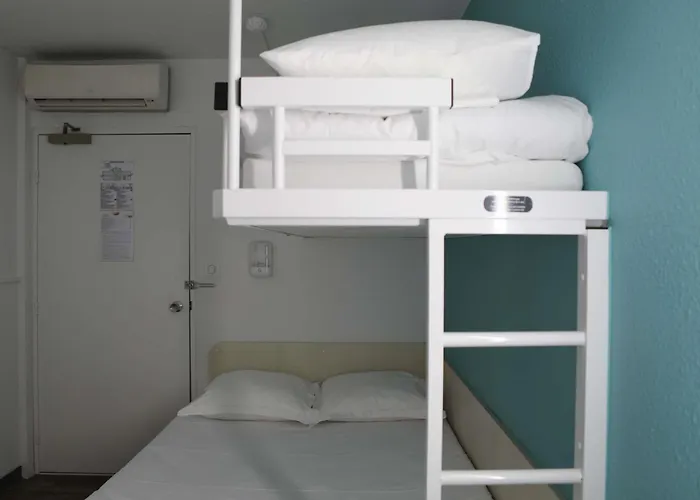 Hôtel: hotelF1 Orange Centre Echangeur A7 A9