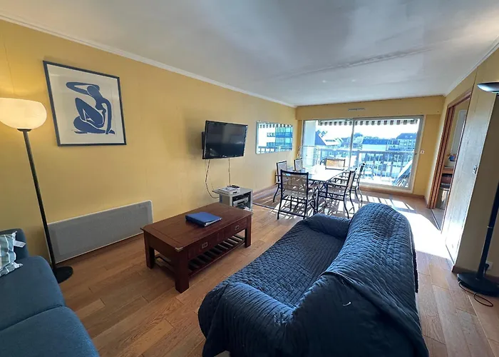Appartement 3 pièces en front de mer avec balcons, à Cabourg, proche centre-ville. - FR-1-487-275