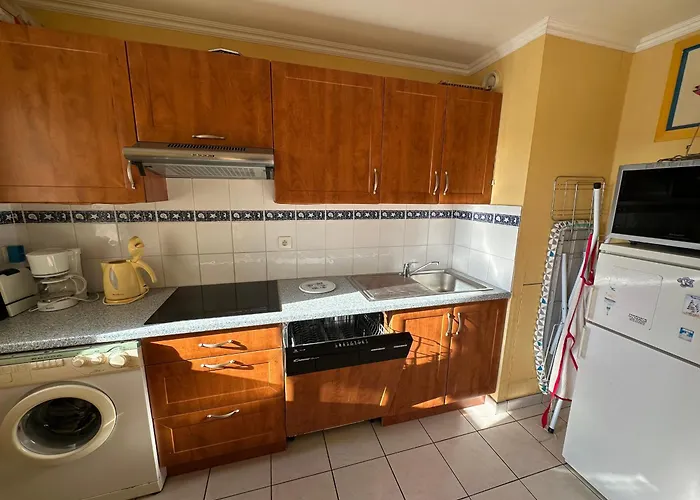 Appartement 3 pièces en front de mer avec balcons, à Cabourg, proche centre-ville. - FR-1-487-275