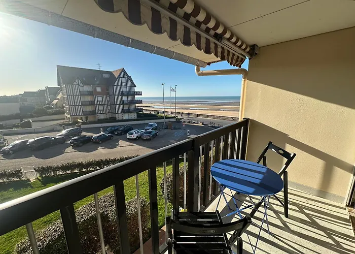 Appartement 3 pièces en front de mer avec balcons, à Cabourg, proche centre-ville. - FR-1-487-275