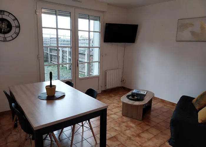 Maison chaleureuse avec terrasse et vue baie