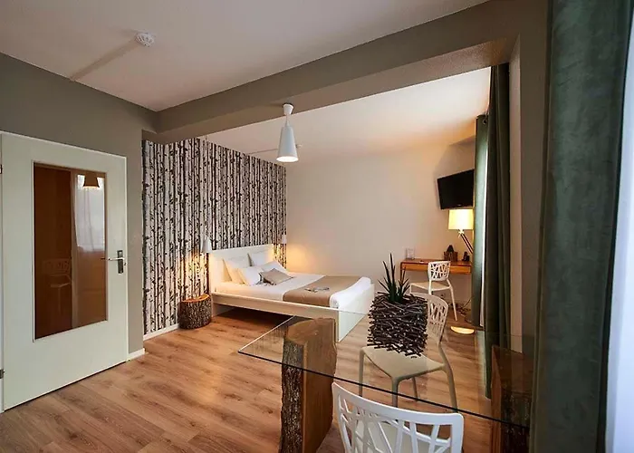 Self Catering: L'aparthoteL LhL