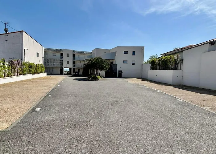 Appartement luxe 4 pers, bord de mer, balcon, piscine, animaux admis, parking, WiFi - FR-1-194-196