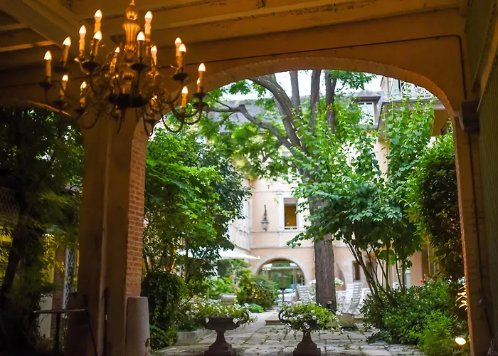 Grand Hôtel du Lion d'Or