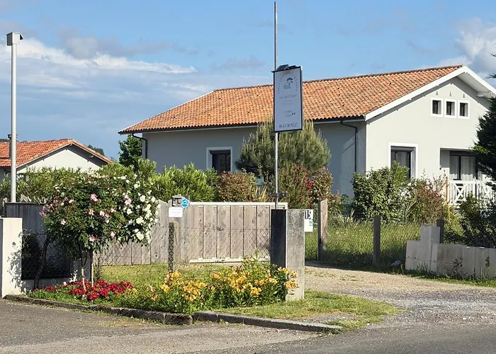 Les logis d'argent Studio indépendant Parking Entrée autonome Linge de Lit et Serviettes Wifi fibre TV connectée