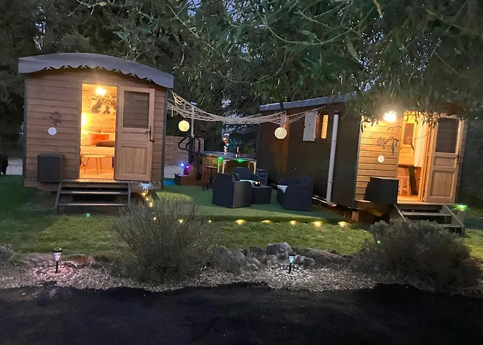 Roulottes & Spa Du Pont Des Charrettes