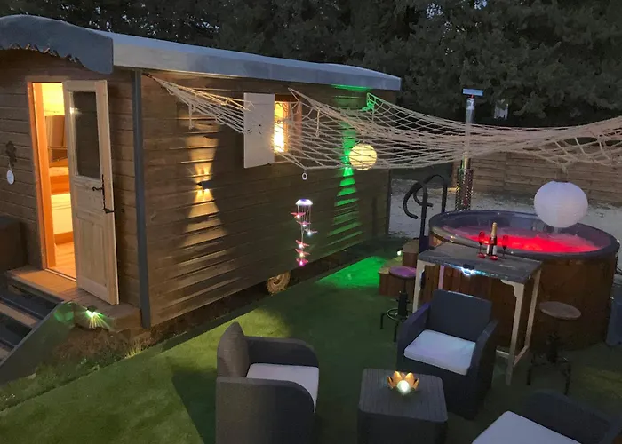 Roulottes & Spa Du Pont Des Charrettes